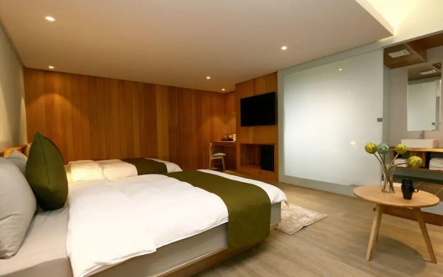 ii 1979 Bed&Breakfast