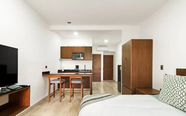 Spacious Loft w Garden View Pool Jacuzzi GYM