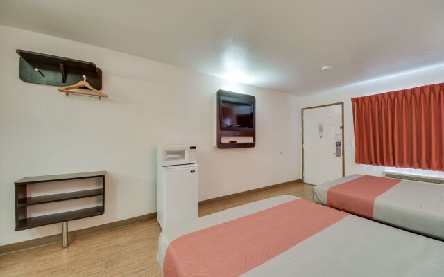 Motel 6 Brownsville North #4625