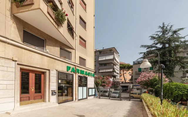 Roomy and Bright Apartment with Terrace