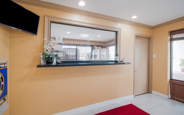 OYO Hotel Houston N Fm-1960 Champions TX