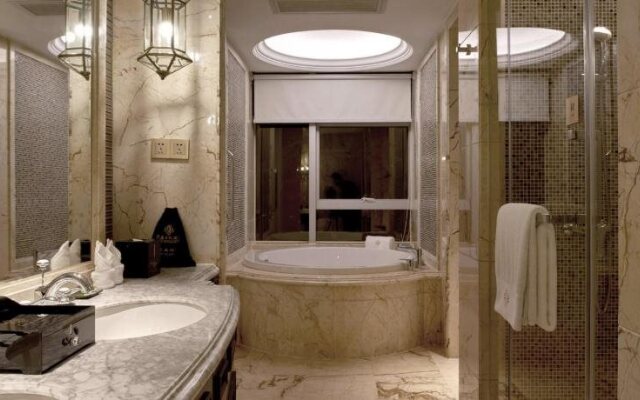 Yinxin Century Hotel