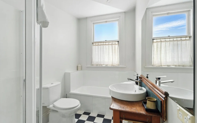 3 Bedroom House - Sandy Bay