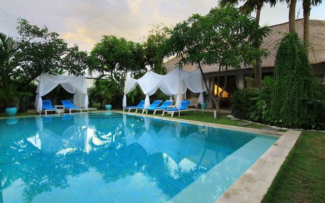 La Cabana Hotel and Villas