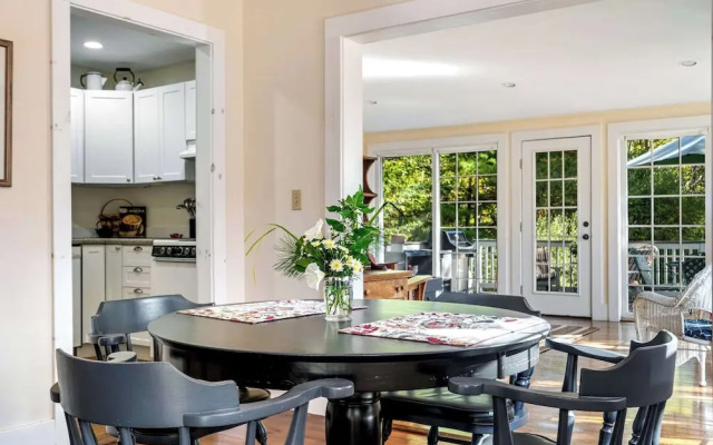 Nanas Hideaway 2 BDR Charmer!