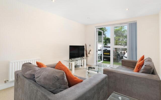 Alder House Serviced Apartment Maidenhead