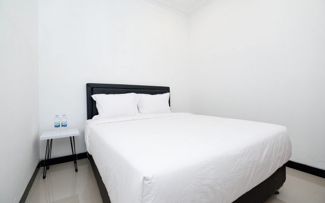 OYO 1611 Four D'home – Guest Rooms – Karanganyar