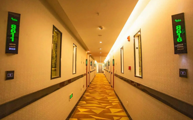 Vatica Jieshou City New Passenger Transport Center Hotel