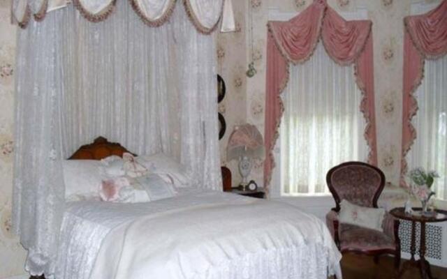 Alexander Mansion Bed and Breakfast