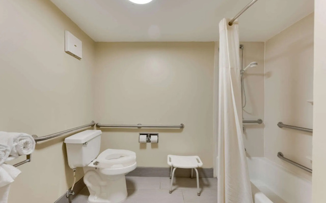 Quality Inn Airport - Southeast