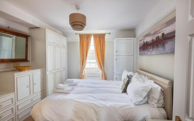 Beach View: Stunning sea view & balcony apartment