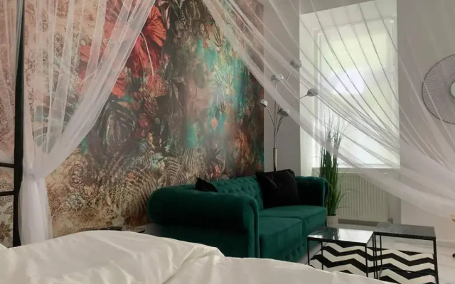 COOL City CENTER Apt. @ METRO and SHOPPING STREET