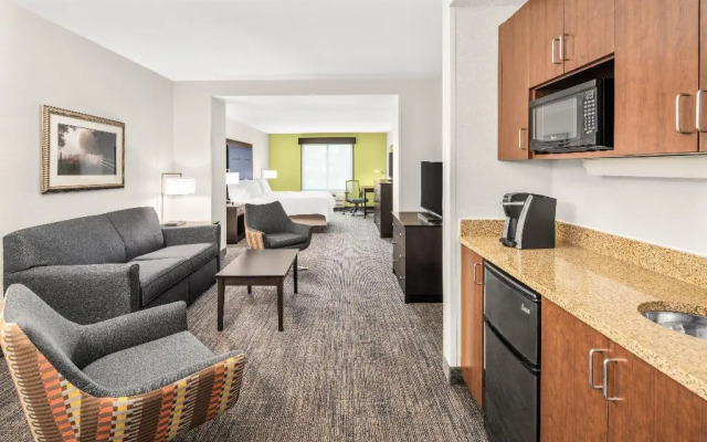 Holiday Inn Express & Suites Wilmington-Newark by IHG