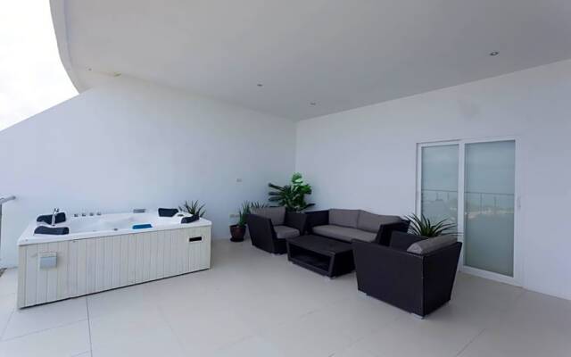 Sunset Plaza Apartment