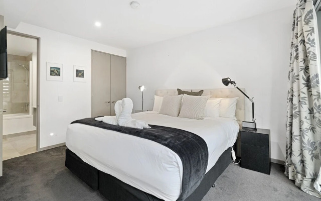 Central Location - Contemporary 2 Bedroom Aptm