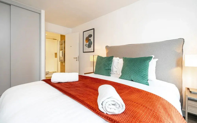 Waterside Flat in Central Leeds