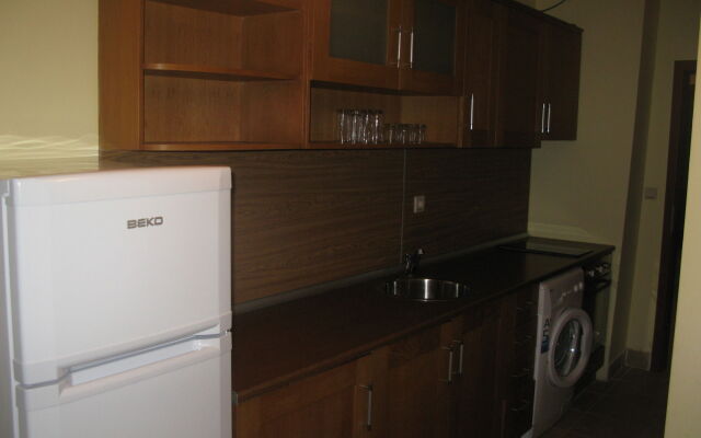 Estreya Palace & Residence