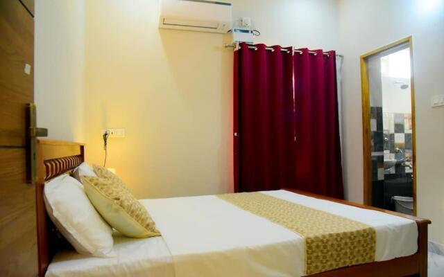 Sri Apartment 2BHK For Familys Couples Parking A1