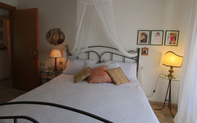 Farmhouse with Spacious Garden in the Maremma Region, Near the Sea