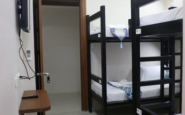 Coron Hostel Express - Adults Only