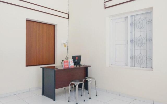 OYO 1190 Griya Soeratin Residence Syariah