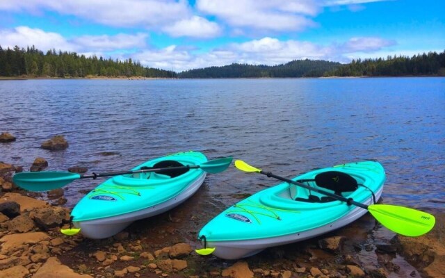 #51 & #52 Hyatt Lake Compound~sleeps 10~lake View