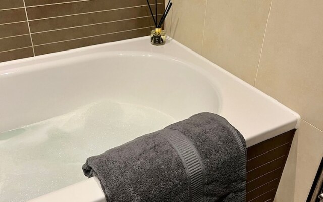 Londwell - Luxury Chelsea Apartment With Balcony