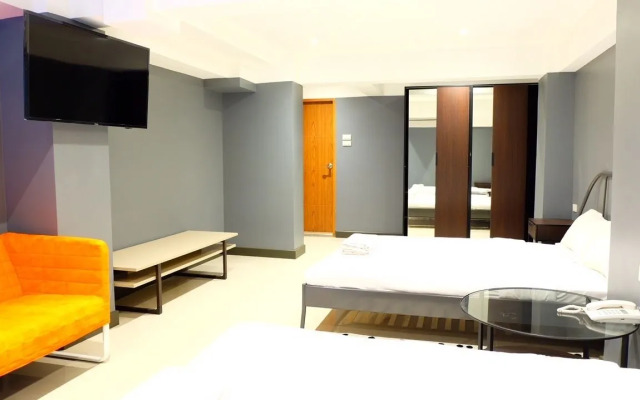 Cloud 9 Lodge