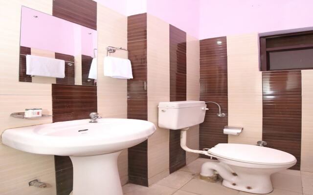 OYO 11912 Hotel Nav Classic