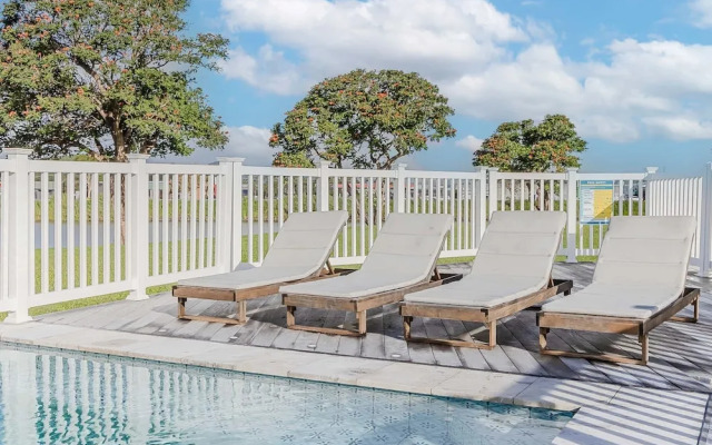 Hamptons White House