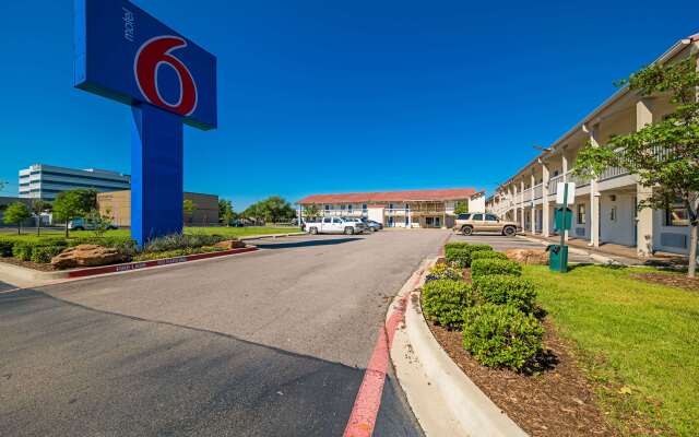 Motel 6 Dallas, TX - Farmers Branch