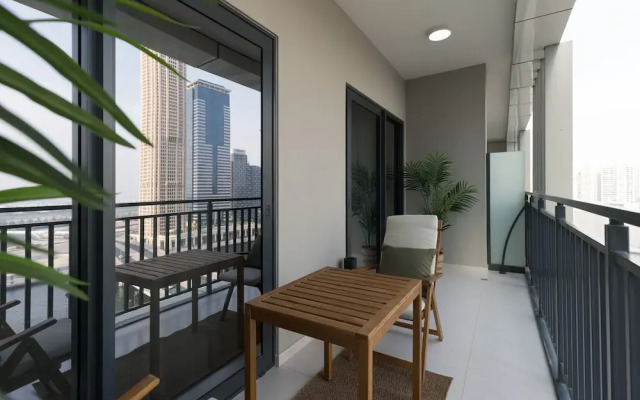 Quiet 1BR with river view