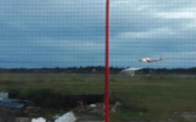 Rumanija's Airport Rooms