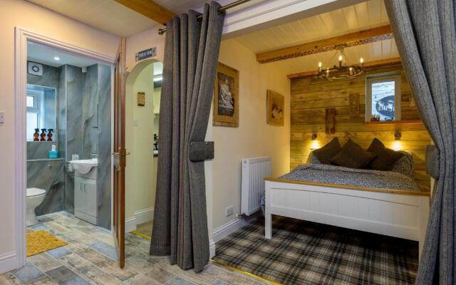 Anastasia's Secret! Cupar Swiss Alpine Style Apartment