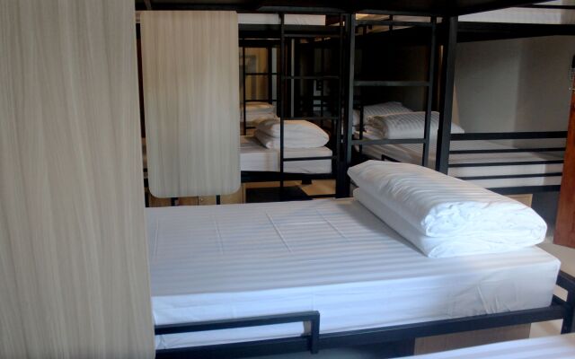 Phuket Marine Poshtel (SHA Plus+)