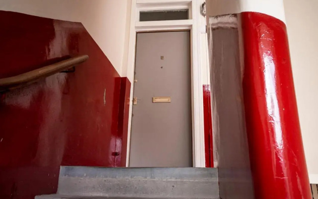 New Superhost Listing: Bright flat nr. University