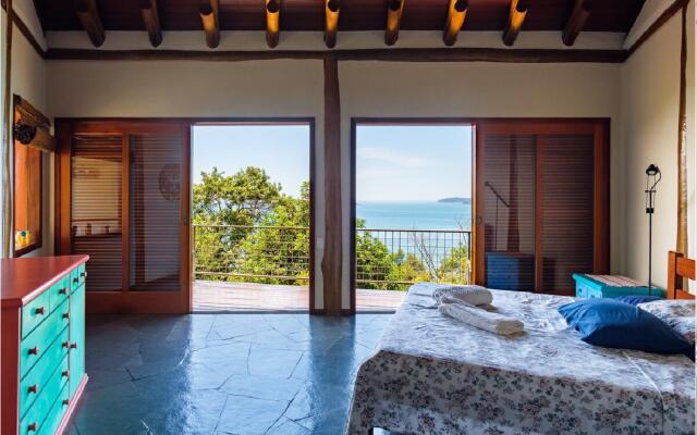 Pineapples Ubatuba | Mansion overlooking the sea
