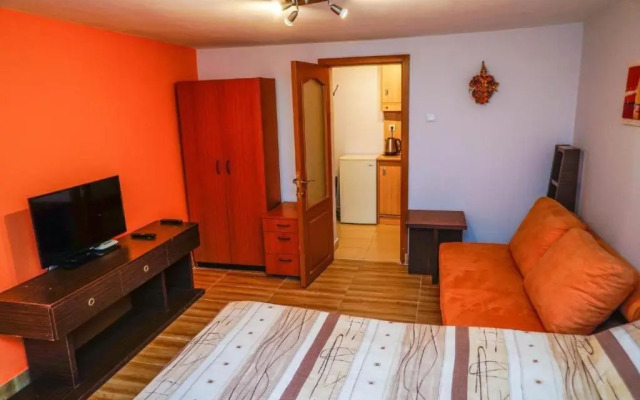 Top Center Apartment 2