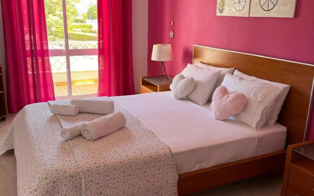 Pretty Sunny Guest Apartment