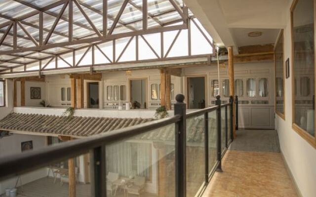 雪湖轻奢民宿 Snowlake Inn