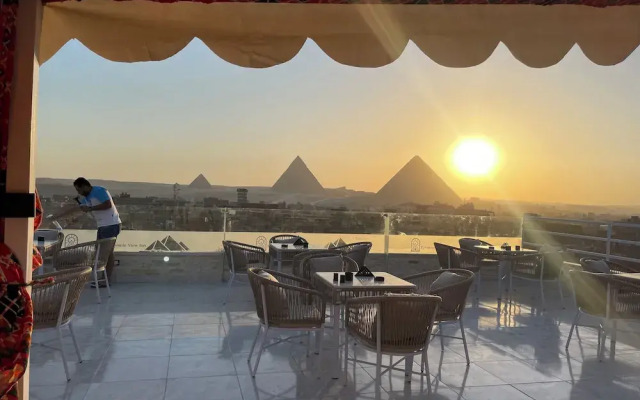 Pyramids sun temple view Inn