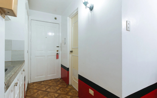 RedDoorz @ The Providence Tower - Vaccinated Staff