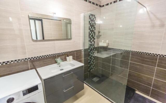 Superbe T4 renove spacieux avec stationnement libre et gratuit