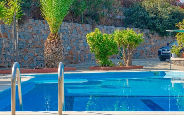 Beautiful Villa With Pool and Tennis Court at Agia Pelagia NW