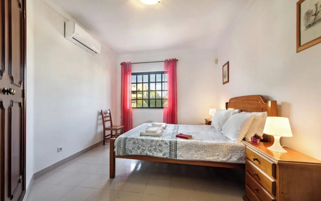 Spacious 4 Bedroom Villa, Private Pool, Free air Conditioning and Wifi