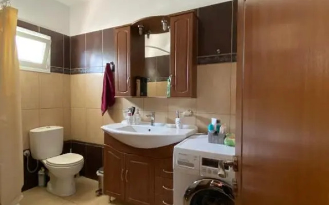 Manos’ Traditional Maisonette