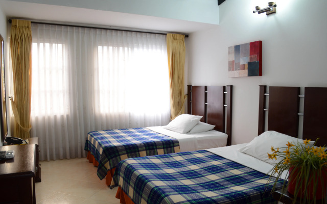 Hotel Calima Real