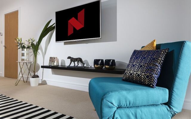 PREMIUM LISTING Plymouth Sea View Apartment