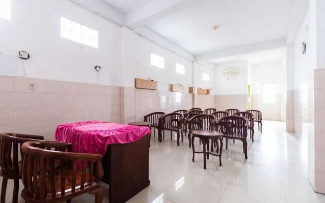 RedDoorz Plus @ Jalan Gatot Subroto Medan