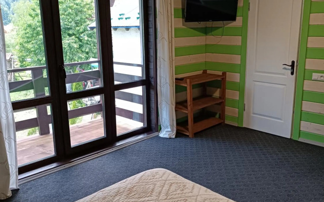 Садиба Янчар з Басейном